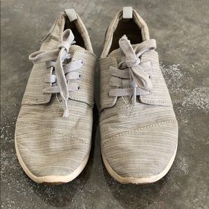 Toms tennis shoes